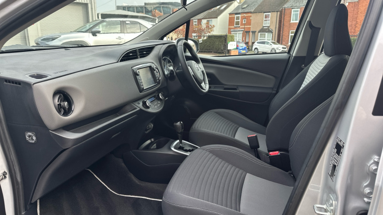 Toyota Yaris 1.5 Hybrid Icon Tech 5dr CVT Hybrid Hatchback